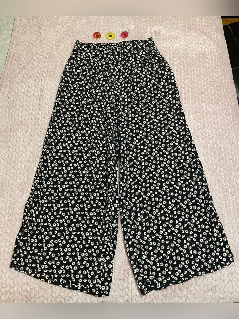 torrid Black Wide-Leg Floral Print Pants (Torrid size 00/Regular Size 10)